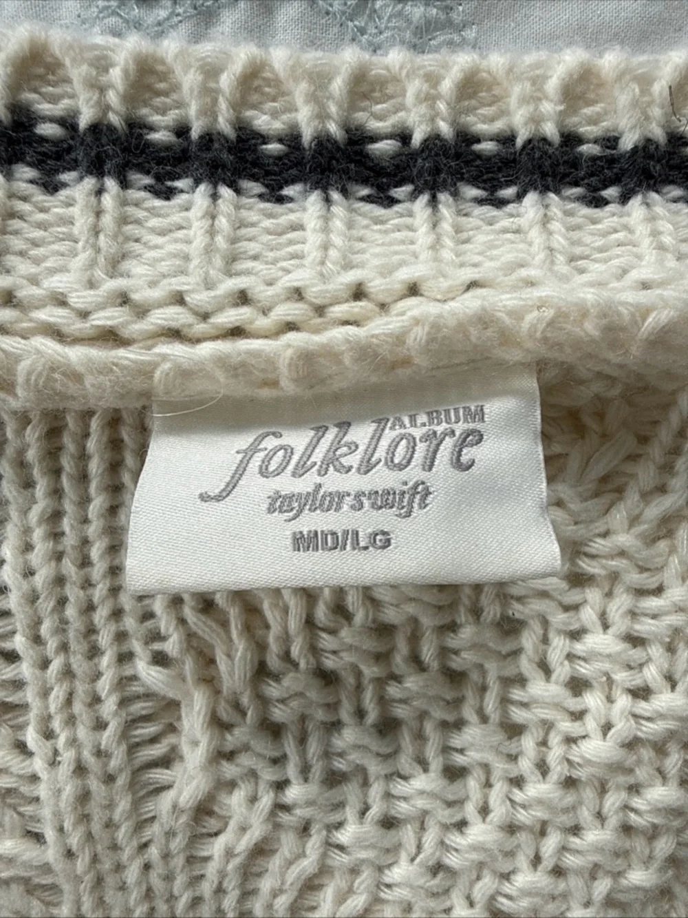 Taylor Swift Folklore Cardigan Size M/L - Picture 4 of 4